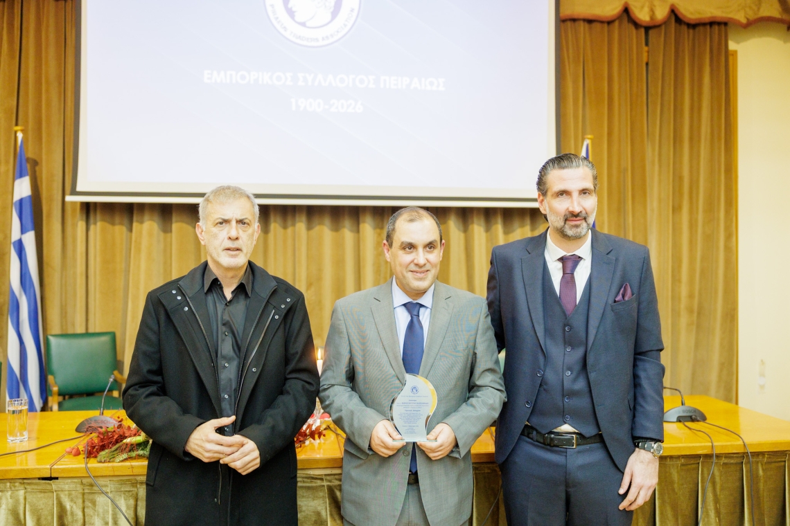 Ο Εμπορικός Σύλλογος Πειραιώς βράβευσε τον Υφυπουργό Κώστα Κατσαφάδο